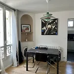 Cosy Parisian Flat In The 9Th